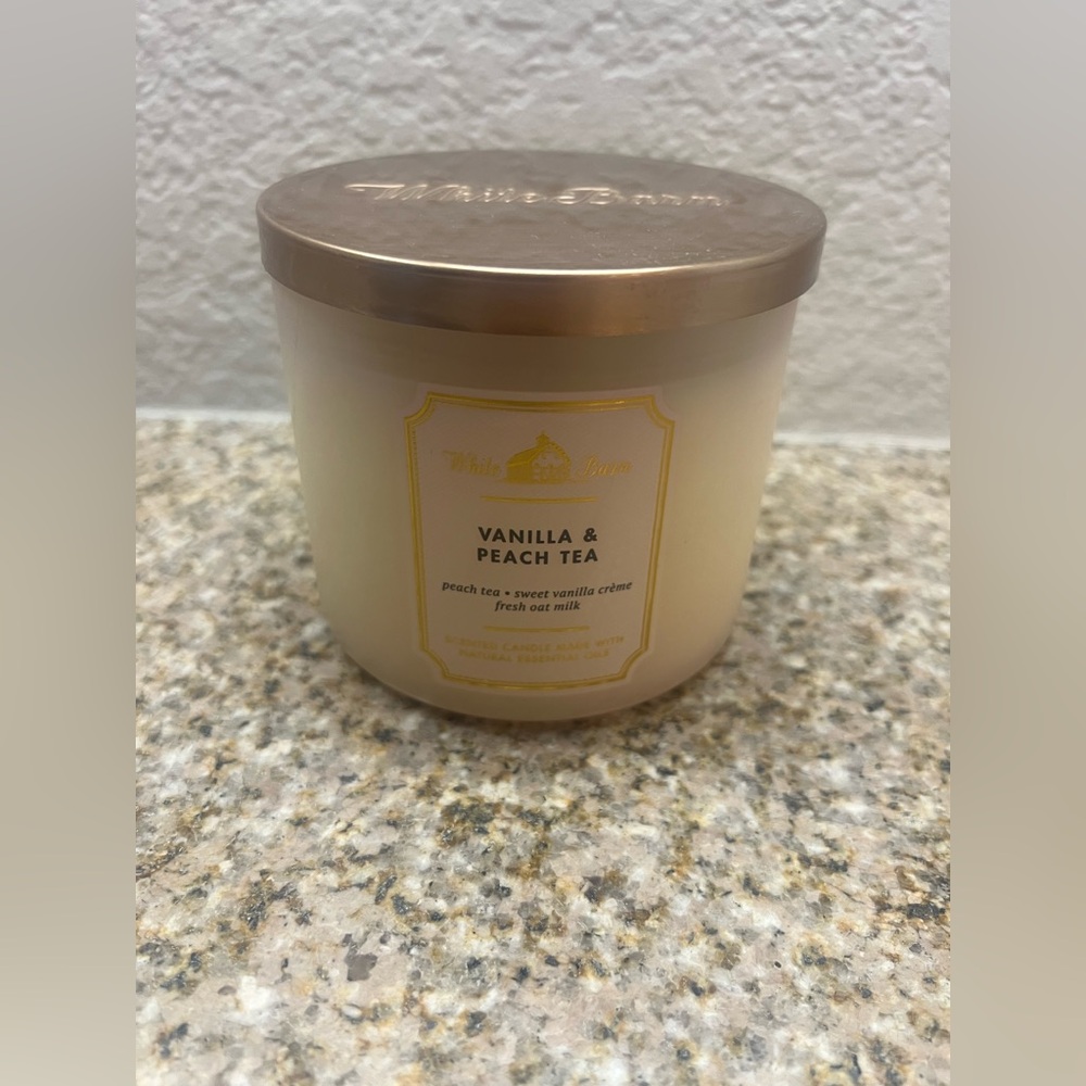 Bath & Body Works Vanilla & Peach Tea Candle